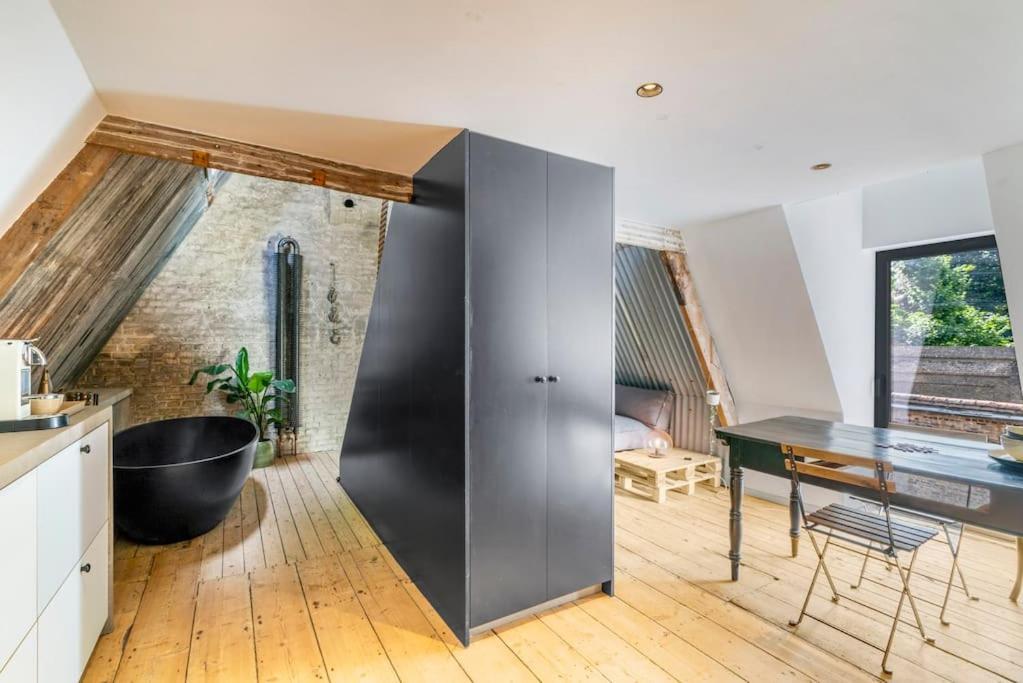 Unique Stylish Studio In Top Location *